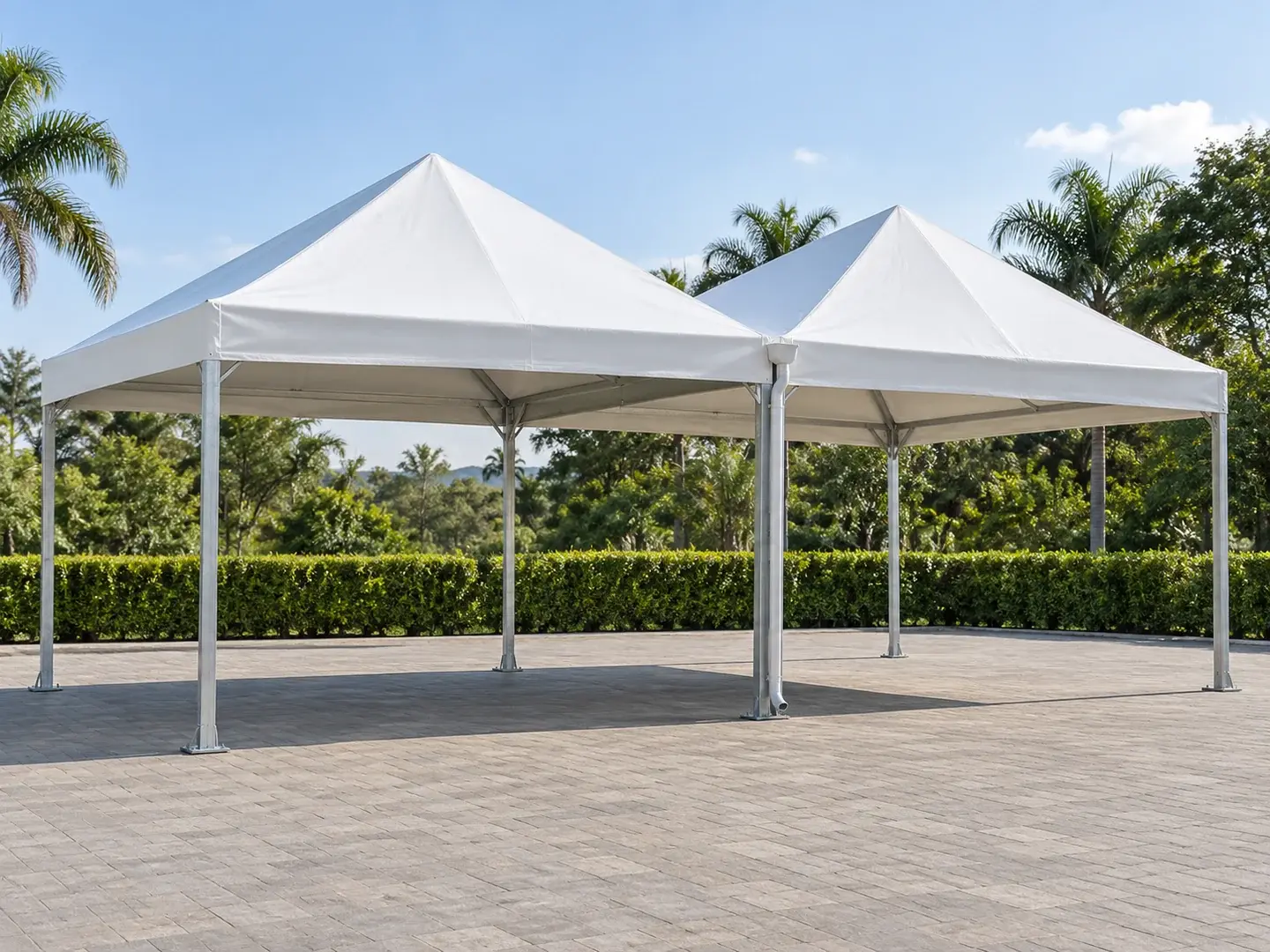 Tenda calhada com módulos de cobertura integrados — imagem ilustrativa gerada por IA